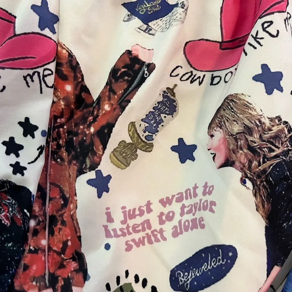 Taylor Swift silly pajamas - Picture 4 of 7